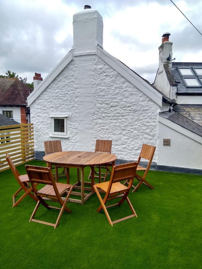Character Cottage In The Heart Of Uplyme. Exterior foto